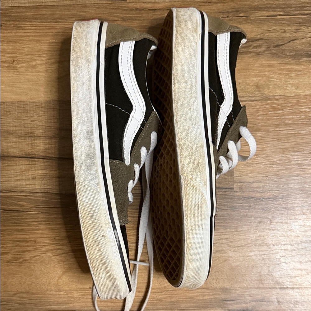 Vans - Picture 2 of 3